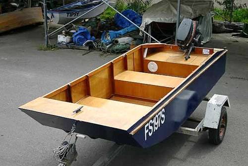 Handy Punt - a lightweight and stable outboard motor boat by Michael Storer