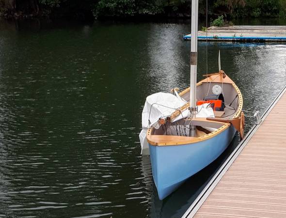 The Kombi is a dual-purpose wooden canoe for exciting sailing and paddling