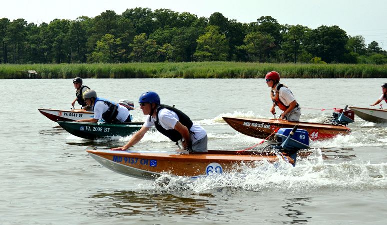 Cocktail Class Racer wooden outboard motor boat