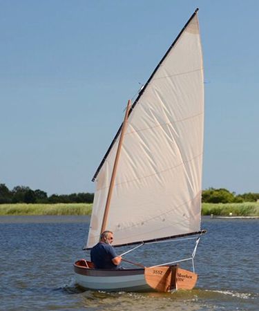 Clinker Fyne Four sailing dinghy with an alternative lug rig
