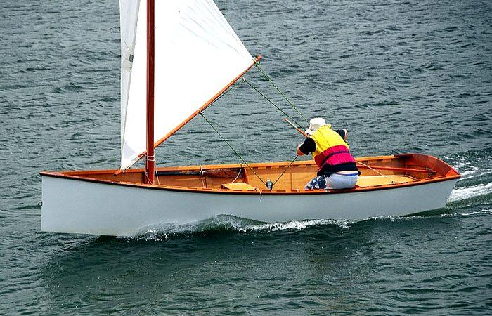 An efficient balanced lug sail gives the Goat Island Skiff a large power to weight ratio