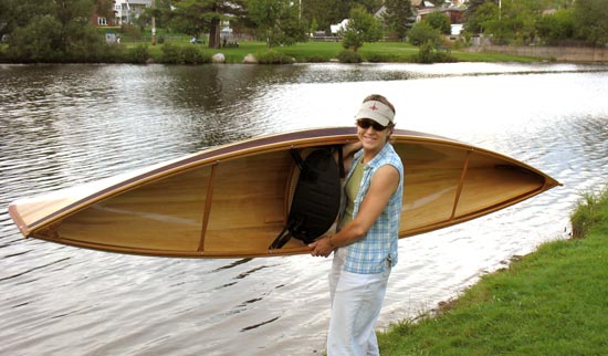 Lightweight Cedar strip canoe that weighs less than ten kilograms