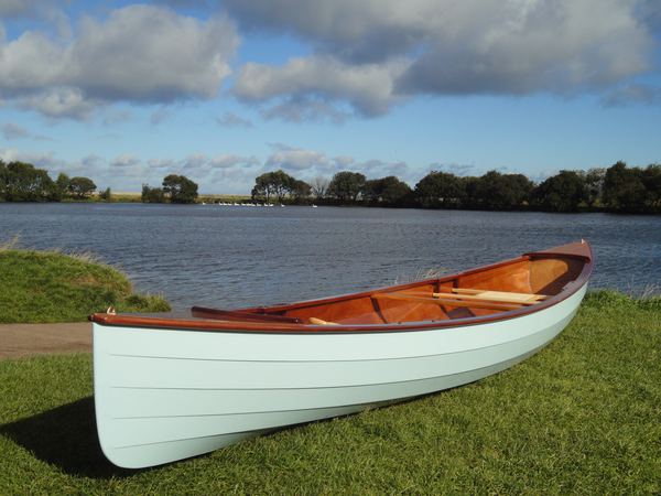 Beautiful open canoe that can be made cheaply at home