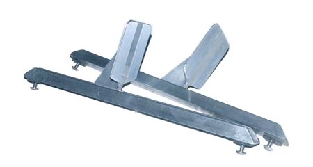 Adjustable aluminium foot rests for a kayak