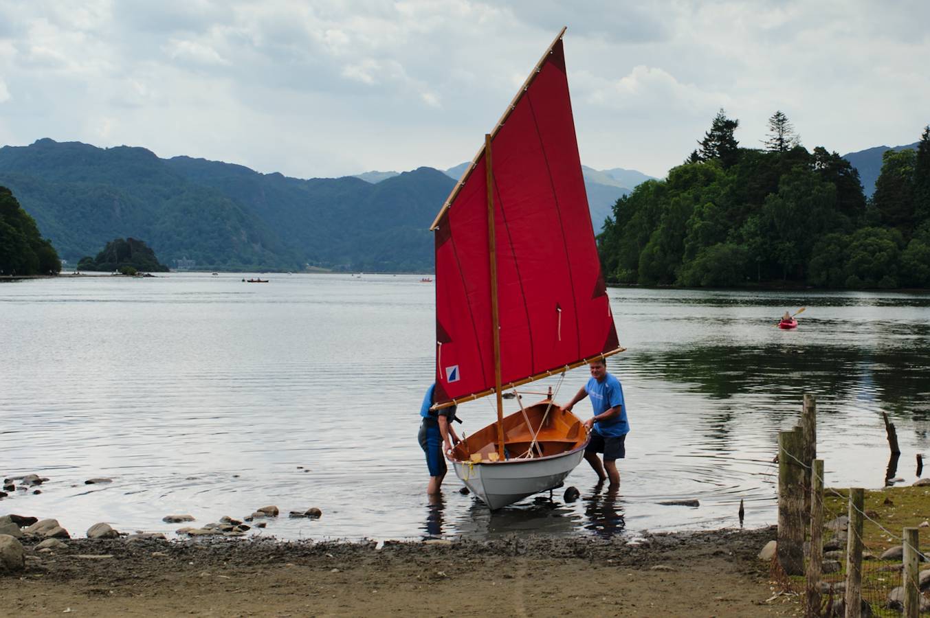Kit-built wooden sailing dinghy - Skerry