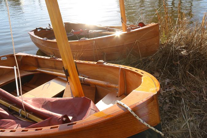 Tenderly is a traditional-looking clinker sailing dinghy that is stable and easy to build