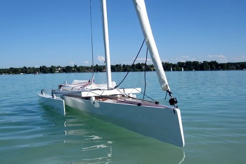 Trika 540 trimaran with floats folded for easy boarding