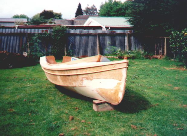 Building 13 foot Houdini sailing dinghy from Fyne Boat Kits