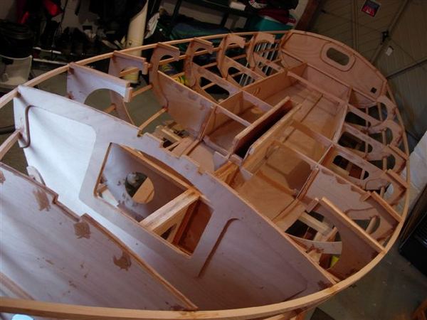Building a Navigator from a Fyne Boat Kit - stringers being attached to the bulkheads