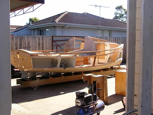 Building a sailing cabin cruiser at home