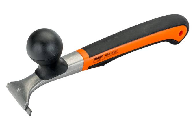 Hard-wearing carbide scraper with an ergonomic two-handed grip