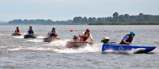 Cocktail Class Racer wooden outboard motor boat