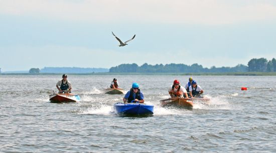 Cocktail Class Racer wooden outboard motor boat