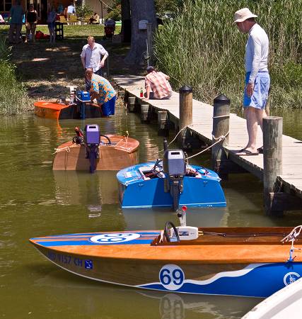 Cocktail Class Racer wooden outboard motor boat