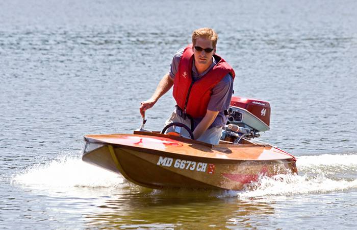 Cocktail Class Racer wooden outboard motor boat