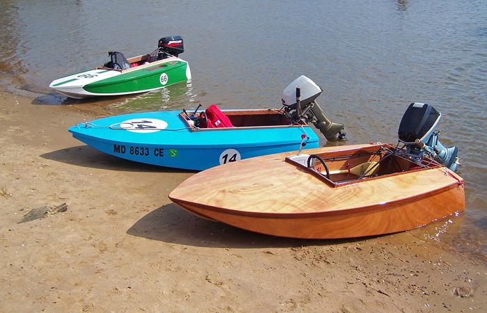 Cocktail Class Racer wooden outboard motor boat