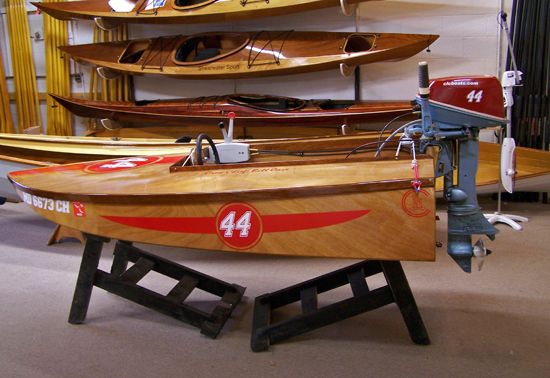 Cocktail Class Racer wooden outboard motor boat