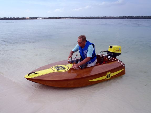 Cocktail Class Racer wooden outboard motor boat