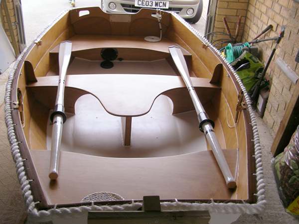 Build a rowing boat at home in the garage