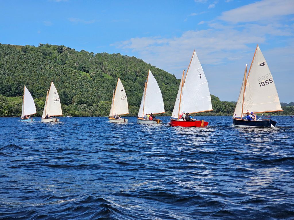 Gaffling Championship 2025 - Six Gaffling dinghies racing