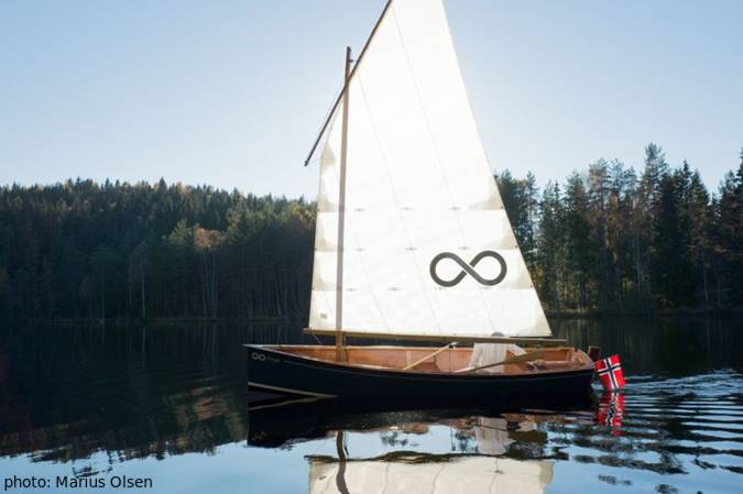 The Goat Island Skiff is a simple lightweight wooden sailing dinghy