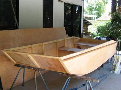 Building the Handy Punt outboard motor boat by Michael Storer