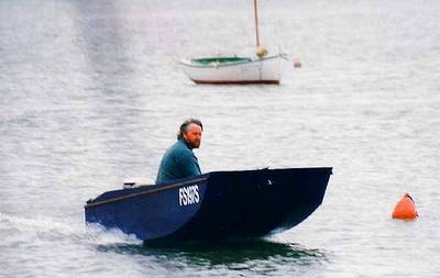 Handy Punt - a lightweight and stable outboard motor boat for fishing and exploring