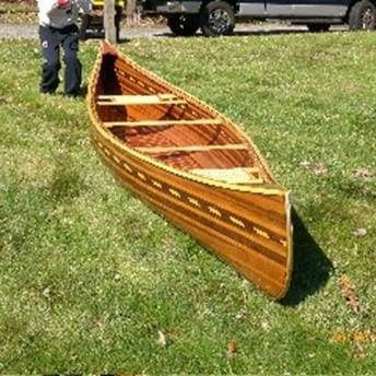 The Huron Cruiser is a traditional but sleek wood-strip canoe optimised for speed and manoeuvrability