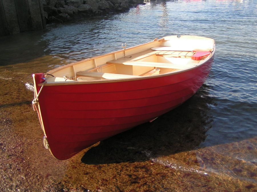 The Ilur dinghy is clinker-planked with CNC cut plywood to speed up the build process