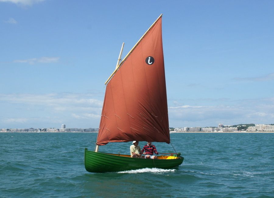 The Ilur Clinker is a seaworthy traditional sailing boat for day sailing, fishing and coastal cruising
