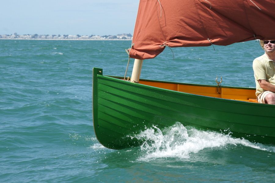 The Ilur Clinker is a seaworthy traditional sailing boat for day sailing, fishing and coastal cruising