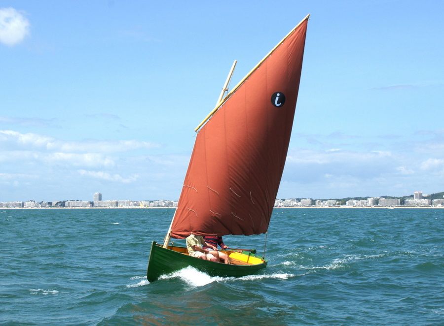 The Ilur Clinker is a seaworthy traditional sailing boat for day sailing, fishing and coastal cruising