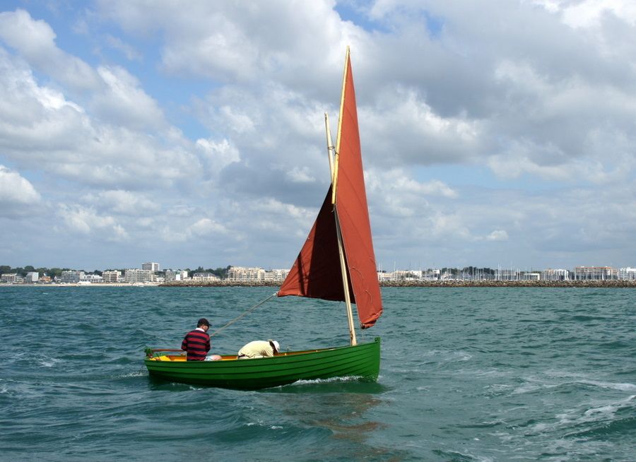 The Ilur Clinker is a seaworthy traditional sailing boat for day sailing, fishing and coastal cruising