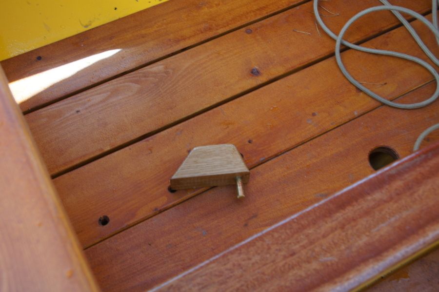 The Ilur Clinker is a seaworthy traditional sailing boat for day sailing, fishing and coastal cruising