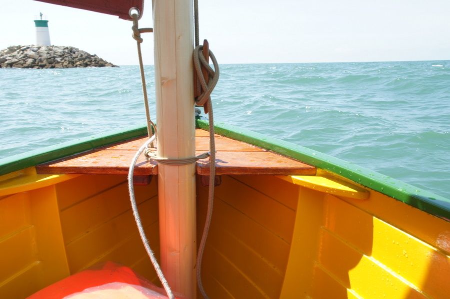 The Ilur Clinker is a seaworthy traditional sailing boat for day sailing, fishing and coastal cruising