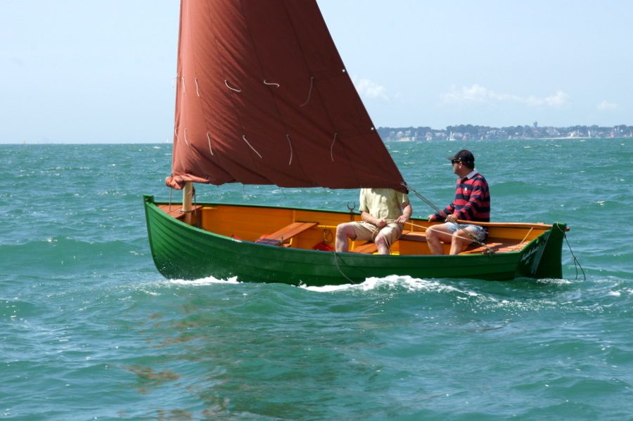 The Ilur Clinker is a seaworthy traditional sailing boat for day sailing, fishing and coastal cruising