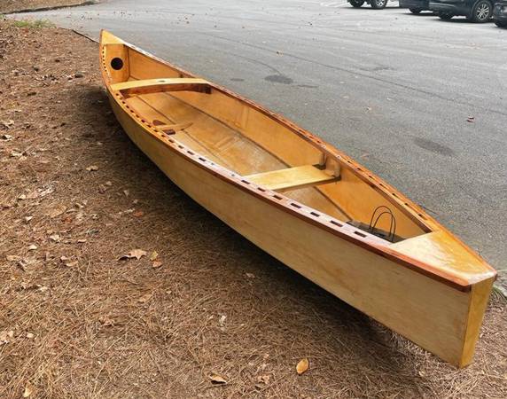 The Kombi is a dual-purpose wooden canoe for exciting sailing and paddling