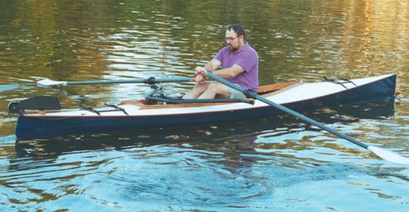 Sliding seat rowing of a canoe