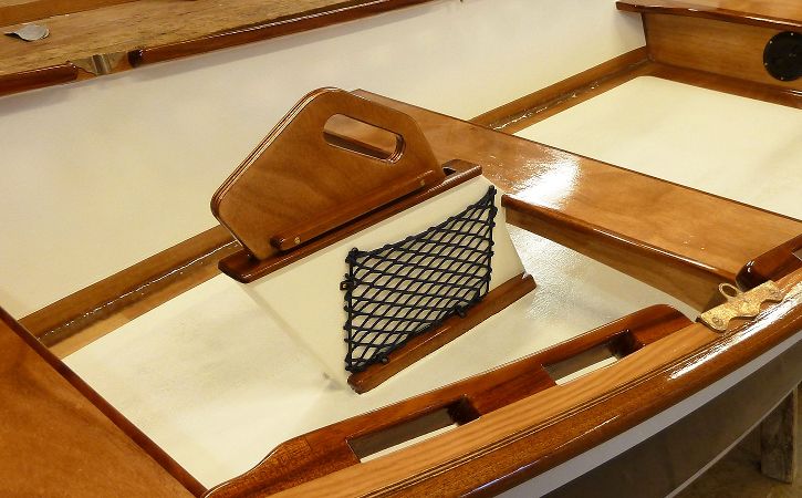 Net pocket installed on a Skiff board case