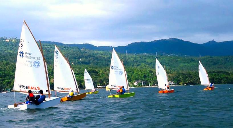 Oz Goose low-cost plywood sailing dinghy that is easy to build and fun to sail