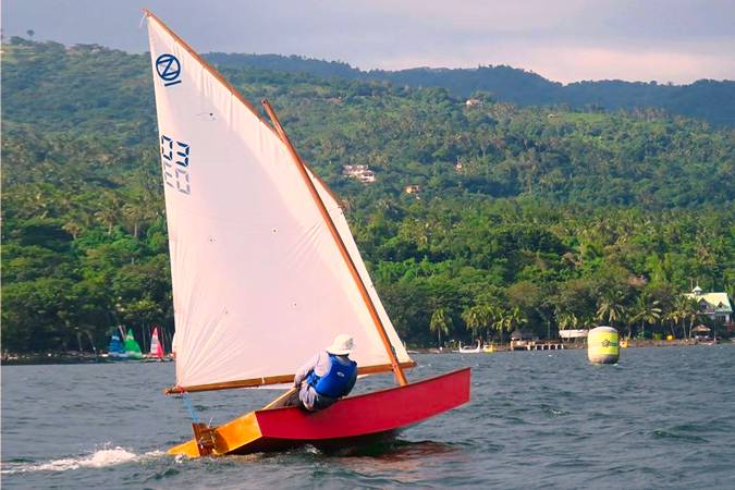 Oz Goose low-cost plywood sailing dinghy that is easy to build and fun to sail