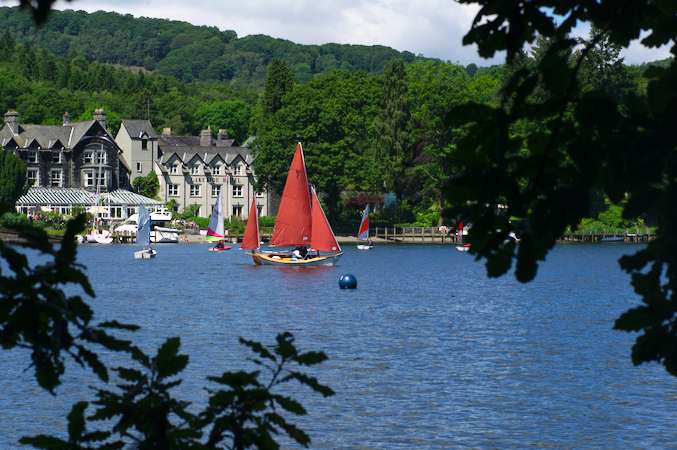 Colin's Pathfinder sailing in a light wind on Windermere