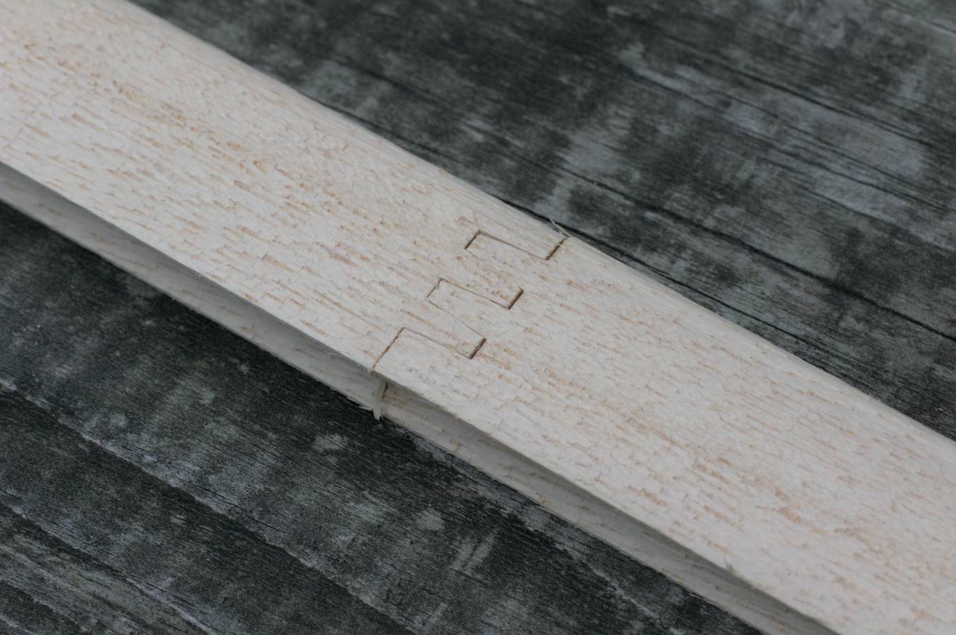 Finger-jointed paulownia strips for neat joining on the boat