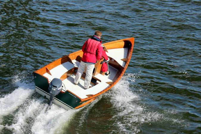 The light but sturdy Peeler motor skiff with the optional centre console