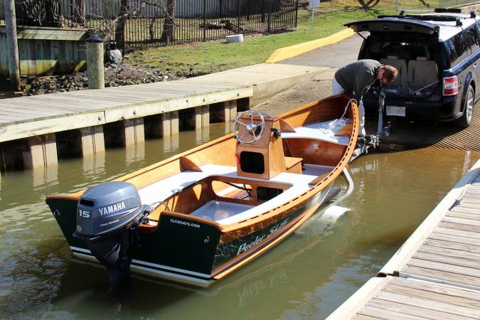 The light but sturdy Peeler motor skiff with the optional centre console