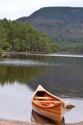 The Peterborough Canadien from Bear Mountain Boats is a time-honoured canoe design in wood-strip planking