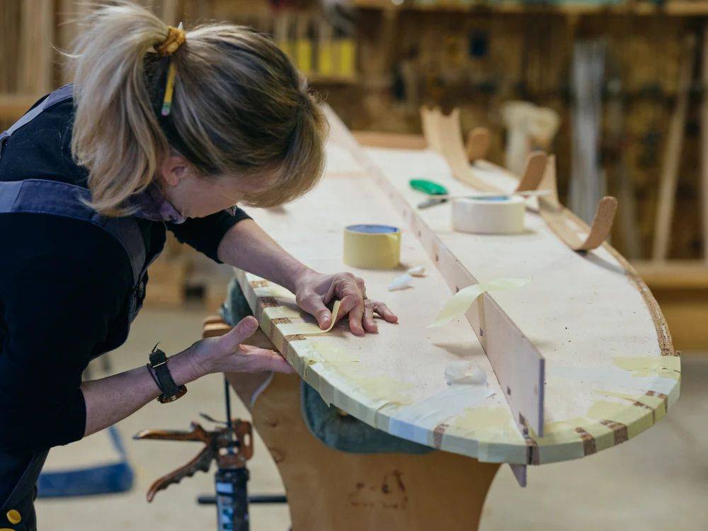 Assembling a Grain PlyBeam surfboard - gluing on the cork rails