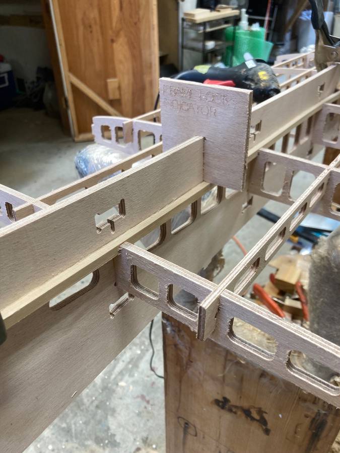 Assembling a Grain PlyBeam surfboard - frame lock indicator