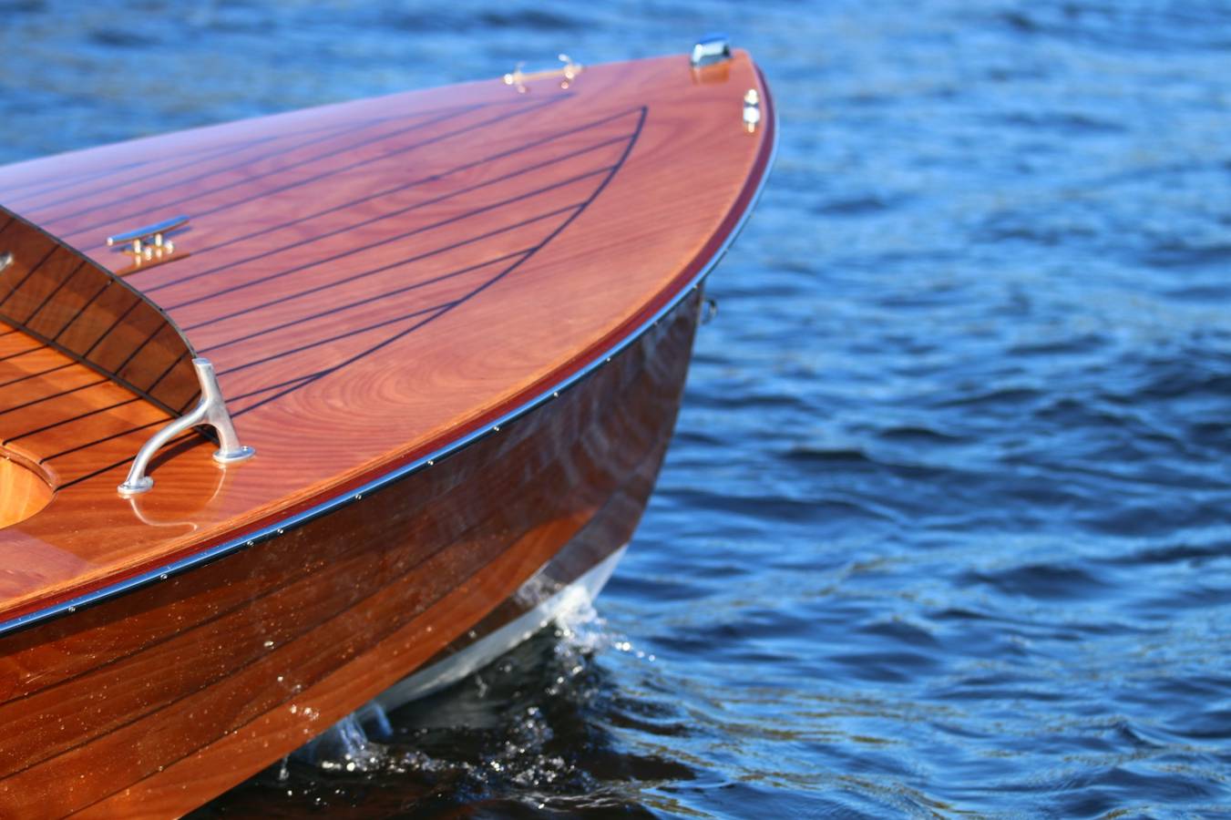 Rhode Runner - a modern kit-built wooden motorboat in the style of a classic 1950s runabout