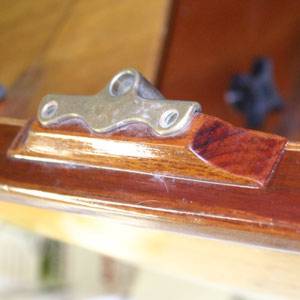 Side-mount rowlock riser